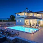 Dream House * Пула